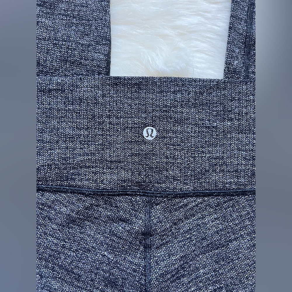 ‼️SOLD‼️Lululemon High Rise Leggings 28" Gray
Grey Thick Textured
Knit sz 2 - Picture 8 of 11